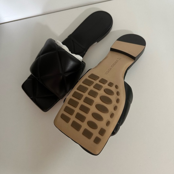 Bottega Veneta black rubber lido sandals size 37 BRAND NEW WITH BOX AND DUSTBAGS - Picture 3 of 5